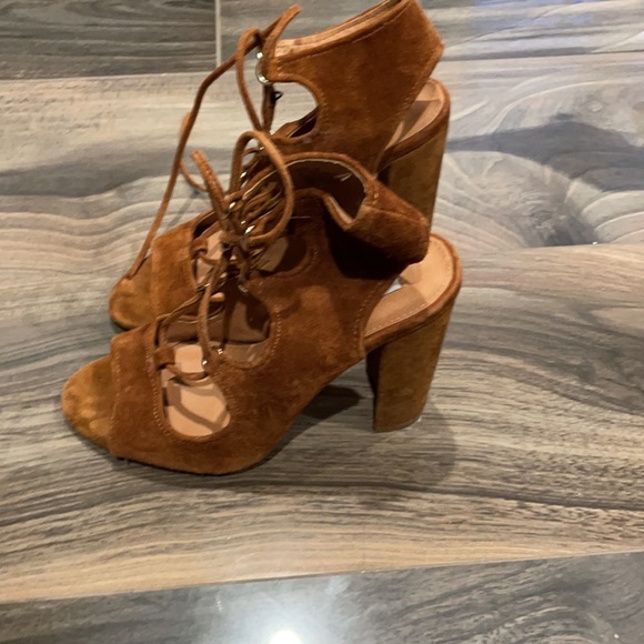 Shoes - Picture 3 of 6